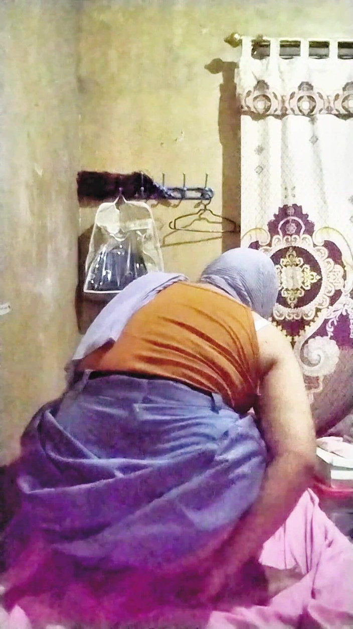 Ivvy Crossdresser: Hijab Shemale, Hayranlarının Hayalleri İçin Lise Üniforması Giyiyor