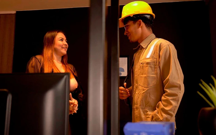 ThiagoLopez: 인터넷 서비스 노동자 티아고 로페즈는 거유 밀프 다니엘라 고메즈에게 와이파이를 연결합니다.