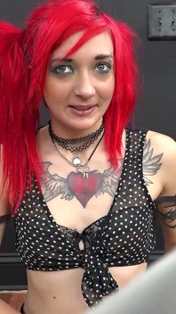 Jackie Petite tatuada ruiva punheta em engolida faminta de garganta profunda!