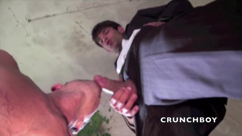 Crunch Boy: Dziwka używana w jockstrpie przez prostego pracownika w suti i...