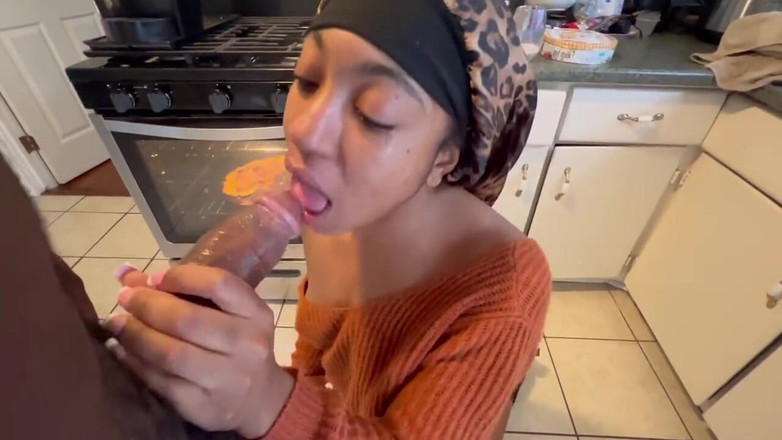 Fijii pornbox: Büyük zenci yarağı mutfakta oral seks