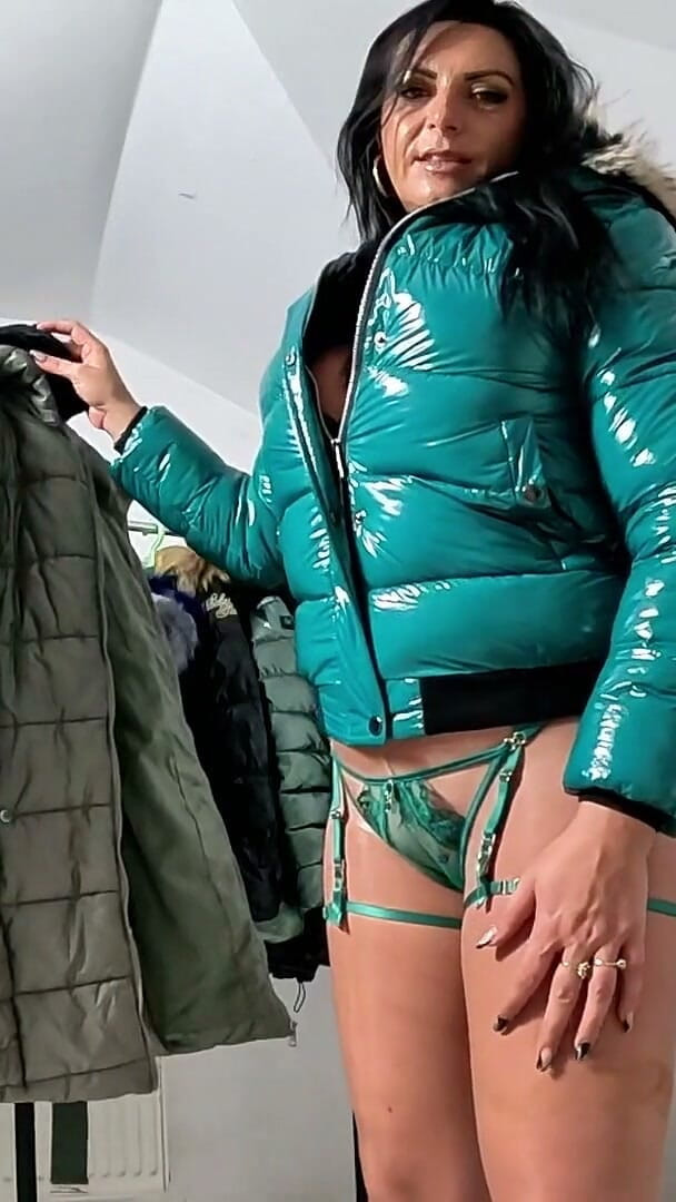 MilfyCalla: Shiny Downjacket fetiș tachinare