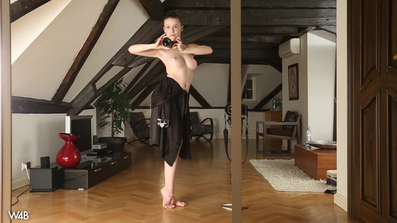 Watch4beauty: Emily no Sótão