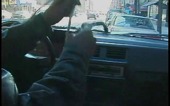 Meet and Fuck: Пригородные рыжие carpools с ползучей, который унижает ее в машине в городском движении