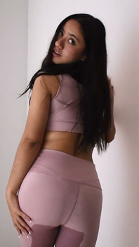 Oups leggins'i ıslatıyorum
