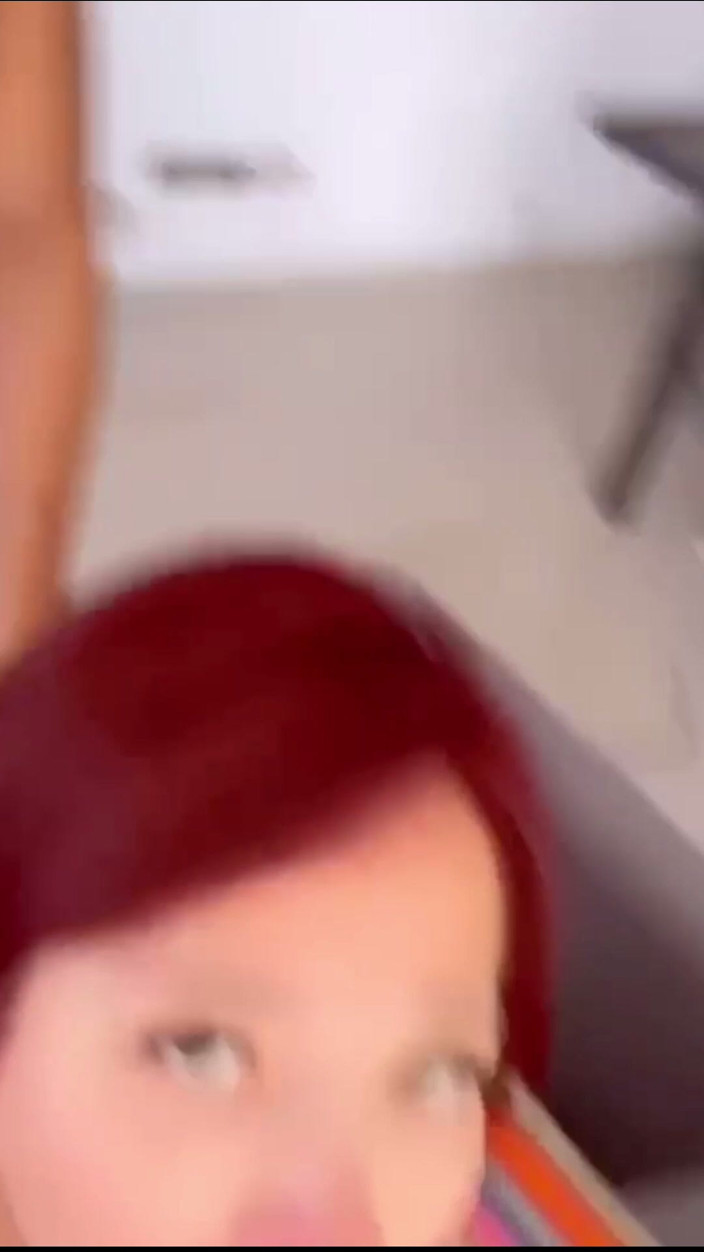 Kate jenn: Prsatá MILFka mě nutí skončit uvnitř ní