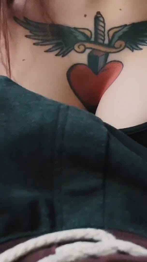 aquelemariooficial: Jeeh Suicide трахнули так грязно мой член с ее большими татуированные сиськи, пока я не кончу на ней