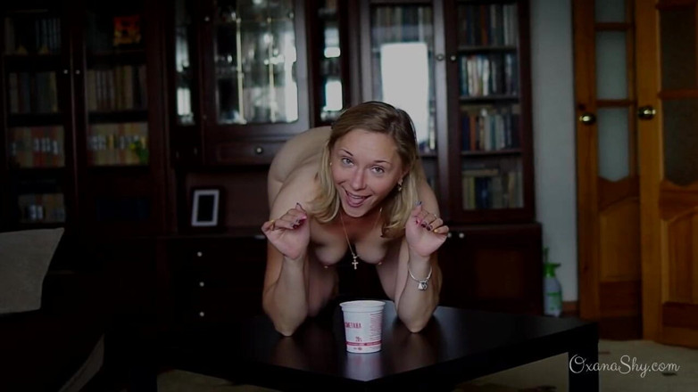 MILF Oxana: ¡Boca abajo, culo arriba!