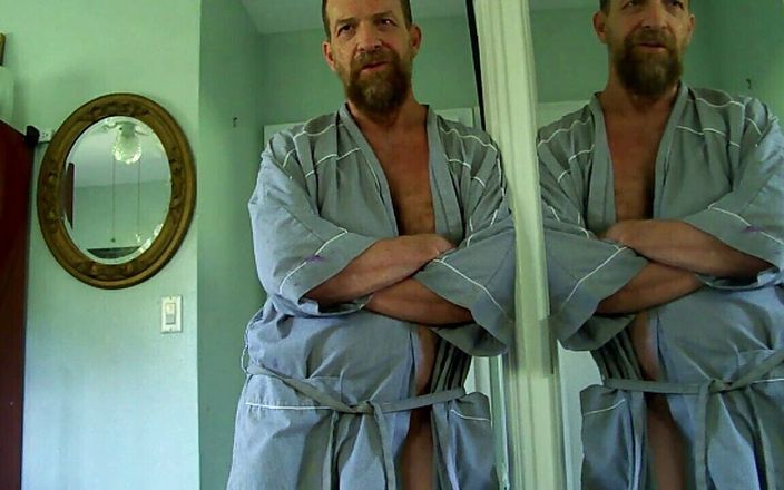 Hairyartist: Harige artiest in sperma zie zal in zijn gewaad