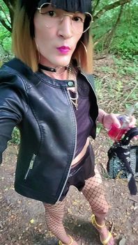 Fantazie děvky. Vanessabitchx Cumslut exhibicionistka v lese