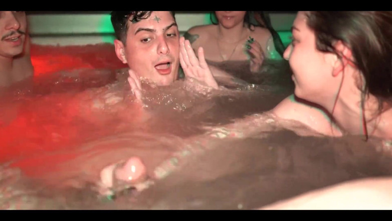 Knock Knock Club: Orgía de jacuzzi! Cuarteto caliente con Yael Stc, Keila Bassi...
