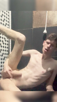 Kedoimath - a Twink Ready to Get Fucked in the Shower