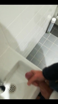 Xfroskax Cum Wc