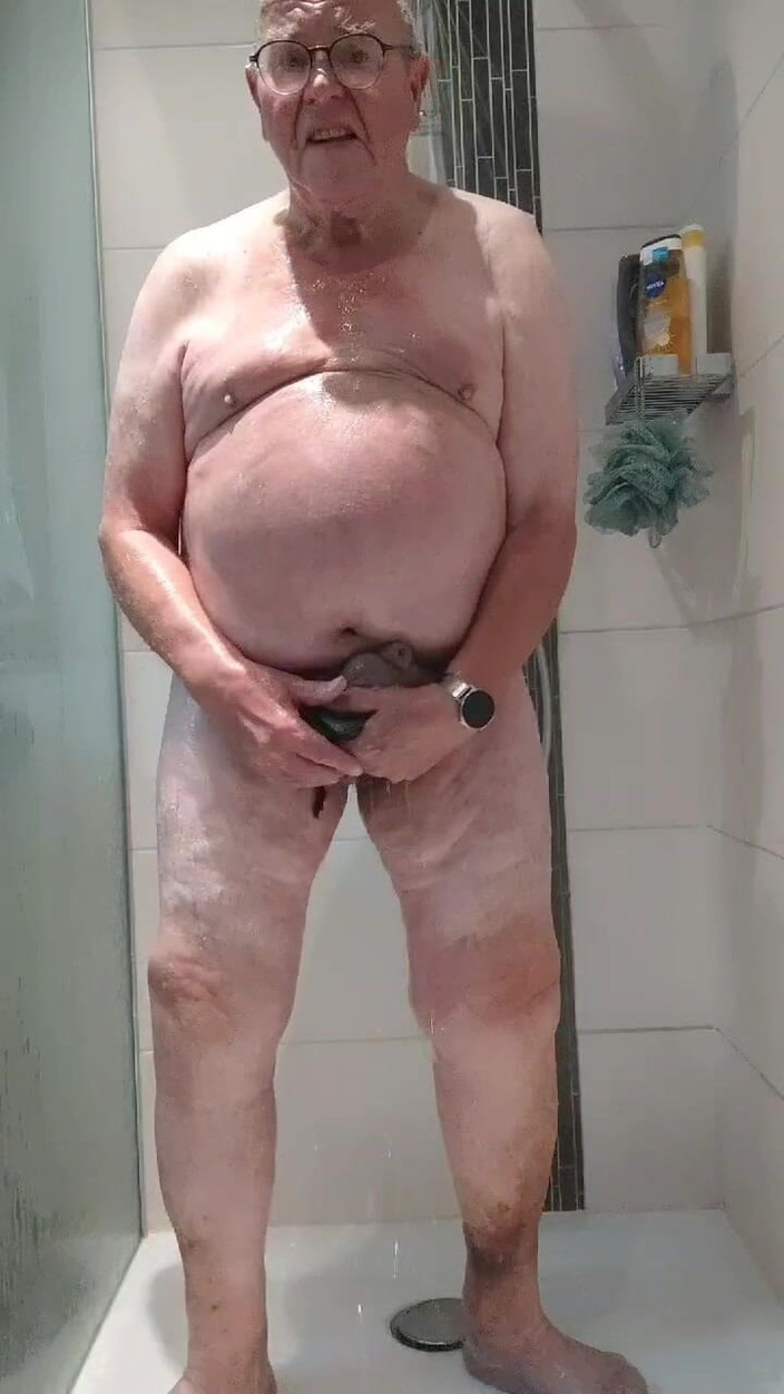 Karlchengeil: More Fun in My Bathroom