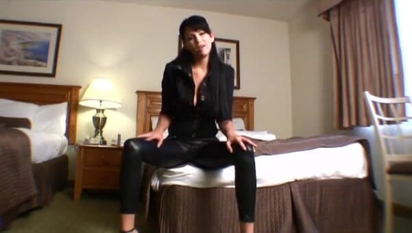 Solo Austria: Roxy`s leggings teasing!