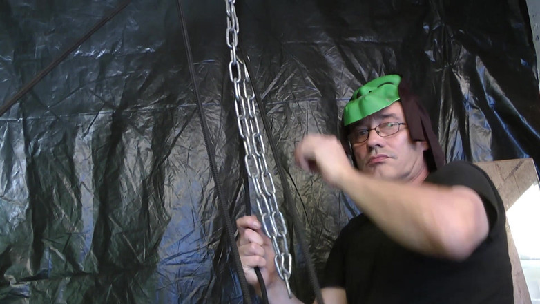 BDSM and co: Una MILF carina viene dominata e si prende una zucchina...