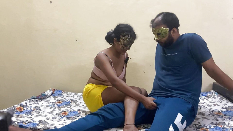 Aliya: ガールフレンドとの完全な淫語。デジヒンディー語。水は少女の伝染病から出てきた