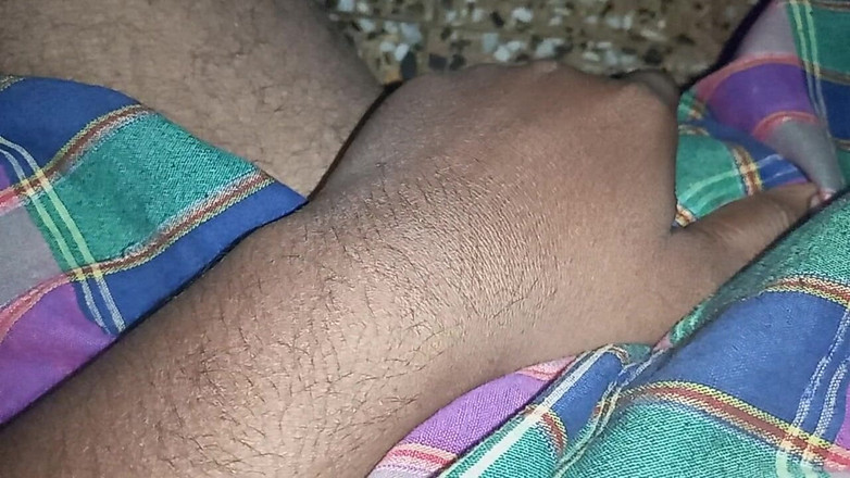 Hungry cliff: 迪拜男孩浴室大师与接吻