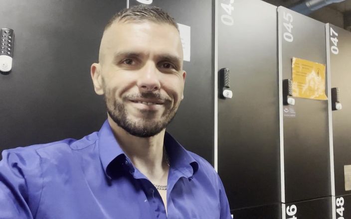 Werther1: Бізнесмен катається на ділдо на відкритому повітрі, і він кінчає на вулиці біля дороги