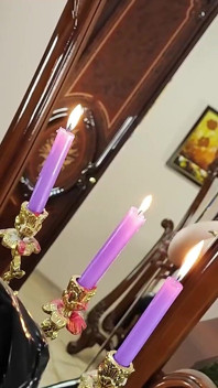 Bruja Satánica Invoca a Satanás a Través De Un Portal Espejo