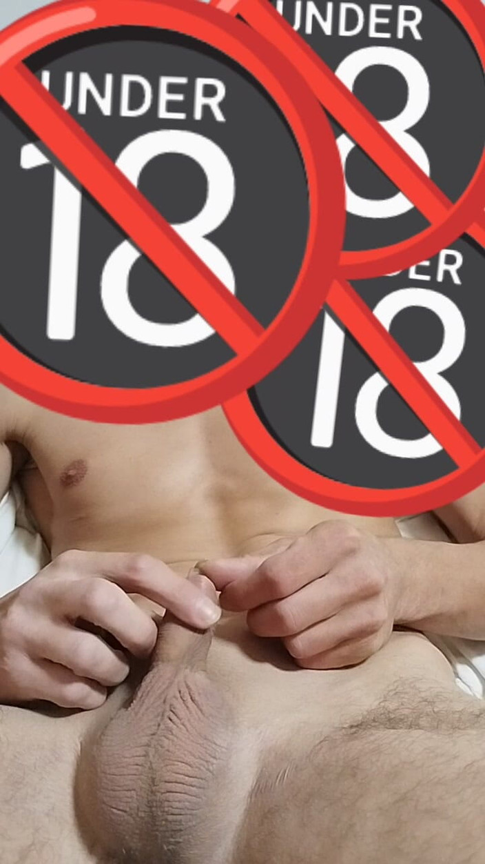 Insertion: Incrustação de cristais no orifício do pênis