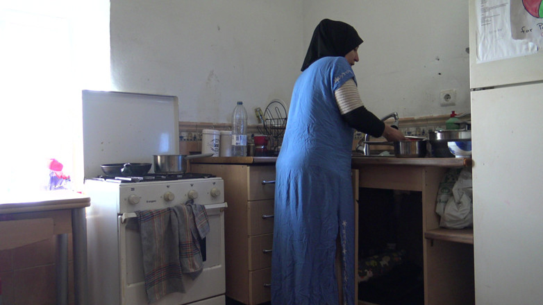 Souzan Halabi: Caseiro duro fodendo esposa árabe na cozinha