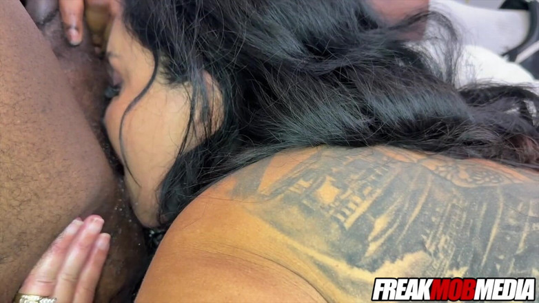 Freak Mob Media: 창녀처럼 따먹히는 여왕 도적