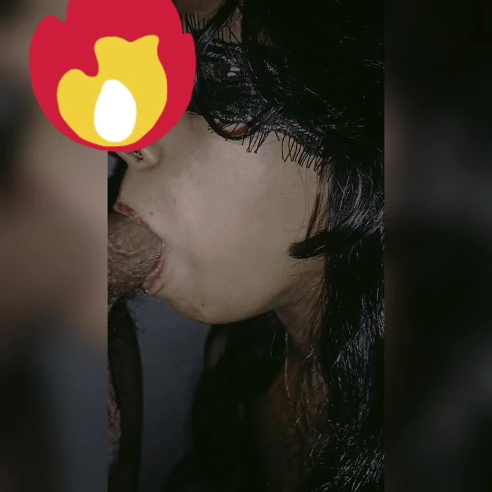 Hot Sis: Latika狠狠地吮吸鸡巴