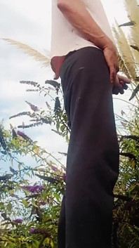 Хлопчик записує під час писання