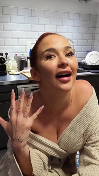 Quente e sexy footjob e boquete ação com vizinha Geisha Kyd