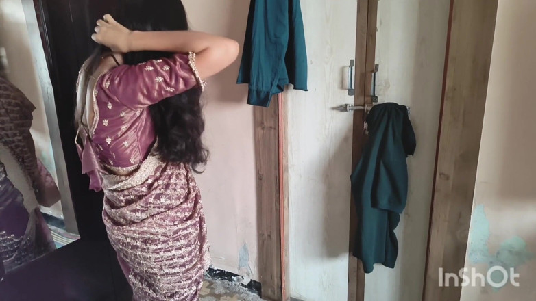 Desishycouple: Shivani masturbuje poprvé.