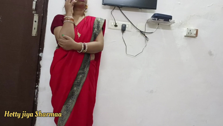 Desi Club House: Indian XXX Housewife Fucked by Painter When Nobody at Home