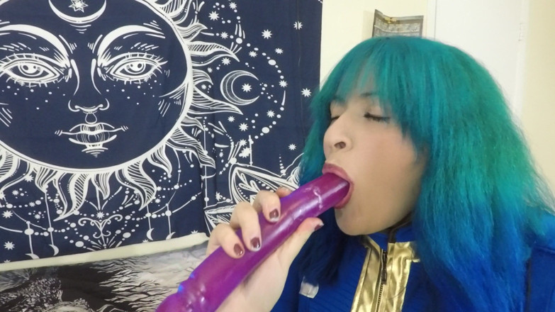 VickyVixen: Vaultdweller lagi asik muasin memeknya pakai mainan seks favoritnya