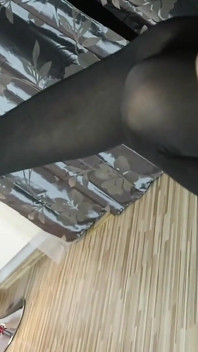 Je le taquine en collants