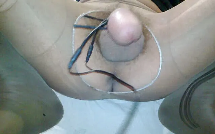 Drxxxka: Close up gay dick E-stim