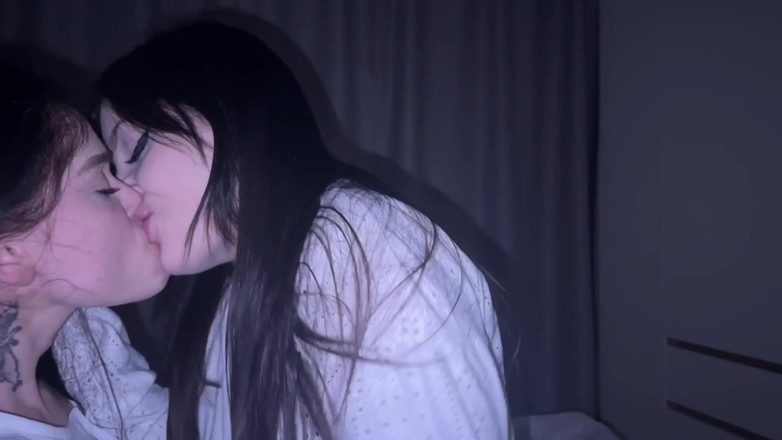 LuchCrush: Wilde compilatie van orgasmes en lesbische kusjes