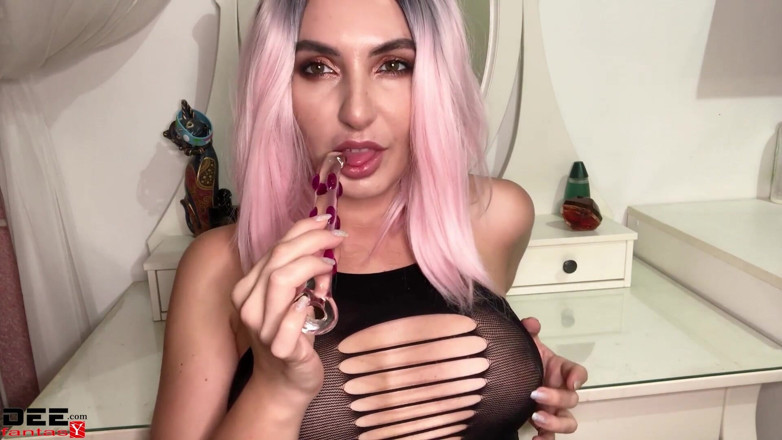 Dee Fantasy: Sexy girl plays with pussy and fucks herself with glass...
