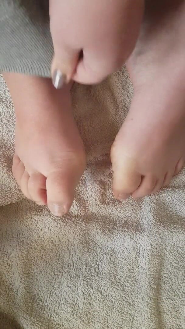Faith's Feet Fetish: Cortando mis uñas del dedo del pie - Faiths Feet fetiche