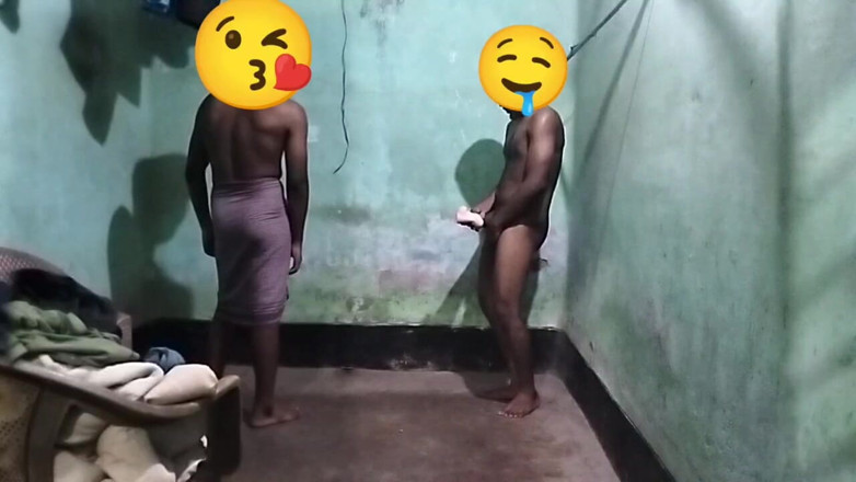 Desi Tits: 생일 선물 배다른 아들 섹스 인형 리얼 쾌락 장난감 게이 포르노 1부