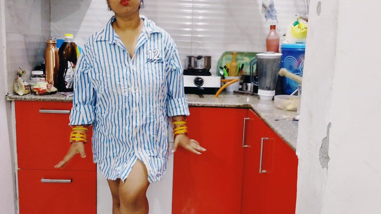 Desi Pari Bhabhi: Sexig indisk styvsyster hardcore het sex med sin styvbror i...