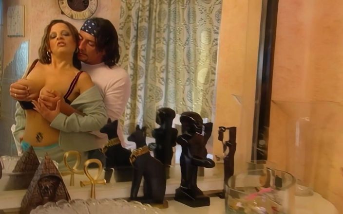 MILF and Big Wet Tits XXX: Milf caliente con enormes tetas follada duro por una gran...