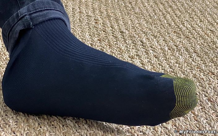 My friends feet: Đỉnh cao trên tất &amp; bàn chân của Nathaniel