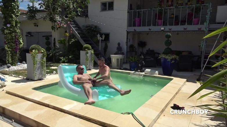Amateur bareback zone new style: Jimy fucked raw by Fred in the swimming pool outdoor