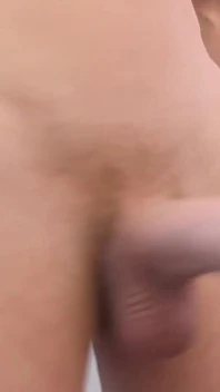 害羞的青少年twwink Rustie port有一个惊人的鸡巴