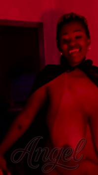 Busty And Chubby Vampire आपको बहकाएगा और तुम्हें चूसेगा [हैलोवीन]