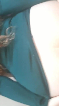 Seksi kız arkadaşım otelde patronunu sikiyor ve bana videoyu gönderdi