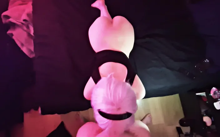 Miss Moons: 2b Loves Sucking Cock