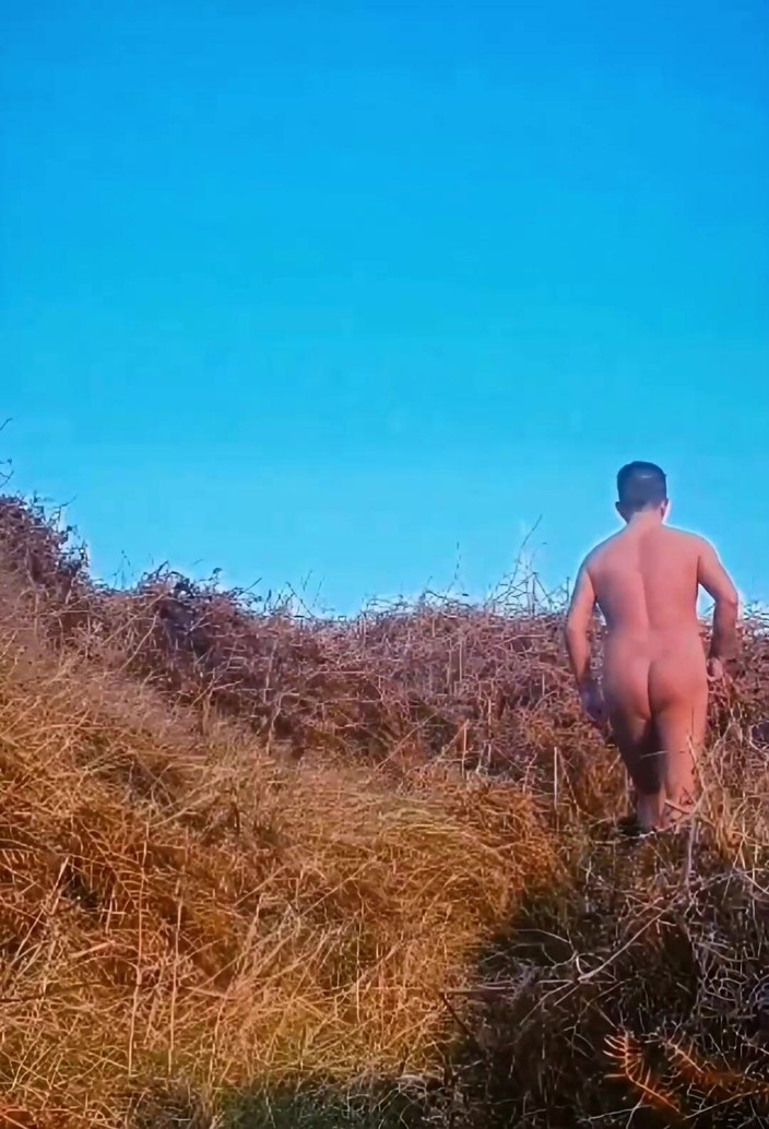 MaleModel: Sahil Yolu Çıplaklık