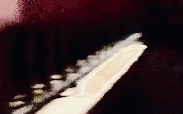 CityFemalePissMarker: Casual Pee Waiting for My Delivery Food