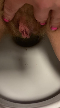 Memek berbulu kencing dan ngentot kentut tanpa sengaja, tampilan close up
